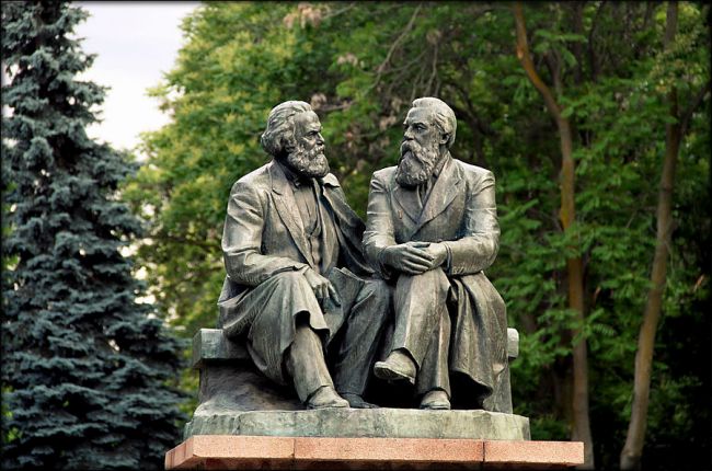 Marx/Engels-Denkmal in Russland © Creative Commons: Igriks
