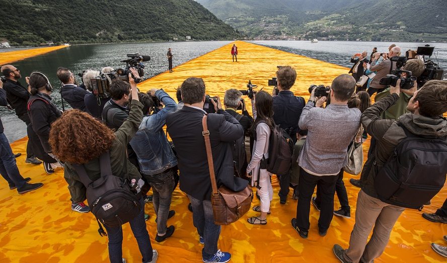 »Christo – Walking on Water« © Film7