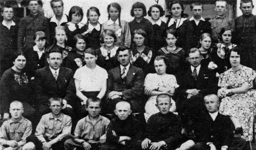 Abschlussfeier 7. Klasse Grundschule in Jedwabne, 1936 © Privatarchiv Anna Bikont, Warschau/Jüdischer Verlag im Suhrkamp Verlag