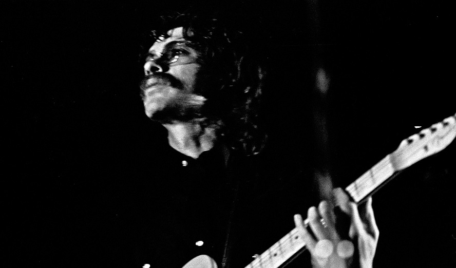 Robbie Robertson performing with The Band, Hamburg, May 1971 © Heinrich Klaffs, Wikimedia Commons, CC BY-SA 2.0