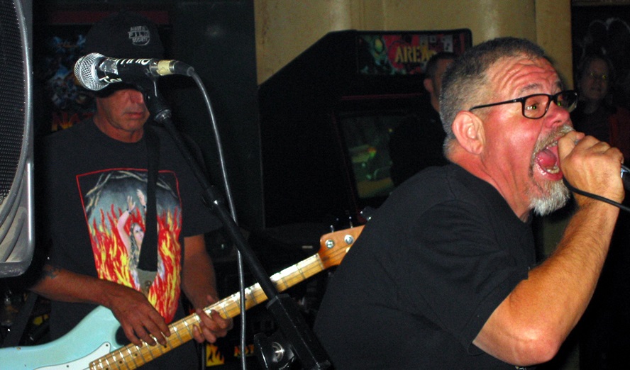 The Dicks (left to right: Buxf Parrott and Gary Floyd) performing in Austin, Texas in 2005 © Sean Mason, Flickr, CC BY 2.0
