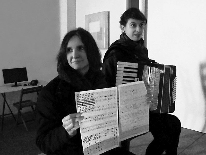 Jolana Havelková &amp; Lucie Vitková<br /><a title="http://zvukolom.org/artists/jolana-havelkova-lucie-vitkova/" target="_blank" href="http://zvukolom.org/artists/jolana-havelkova-lucie-vitkova/">&copy; zvukolom.org</a><br />