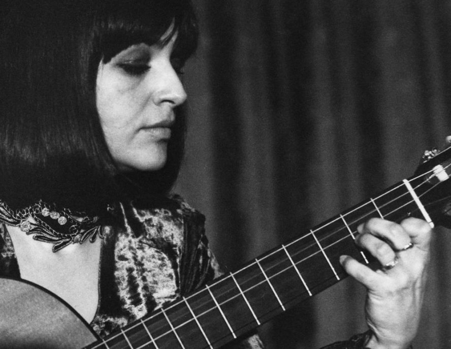 Ingrid Fessler mit Gitarre, Foto: Archiv Luise Walker