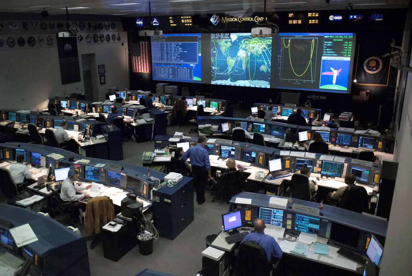 Abbildung_3_Mission_Control_Center__Wikimedia_Commons__User_NASA.jpg